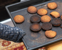 Truque para saber a temperatura do forno sem termômetro vai transformar o seu jeito de cozinhar