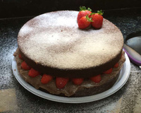 Naked cake com brigadeiros e frutas