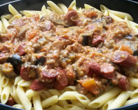 Macarrão com molho de calabresa e berinjela