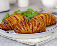Como fazer batata Hasselback: pronúncia do nome pode ser difícil, mas a receita é tão fácil que você vai querer preparar toda semana