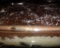 Bolo de travessa de brigadeiro e leite ninho