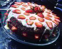 Pão de ló de chocolate com recheio e cobertura