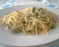 Espaguete com brócolis