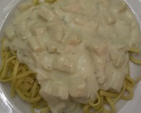 Talharim ao molho branco com gorgonzola e palmito