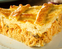 Um bom frango desfiado faz o melhor empadão da vida: aprenda a receita fácil e gostosa