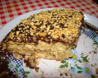 Bolo com recheio de amendoim