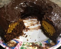 Bolo de cenoura mesclado com chocolate de liquidificador