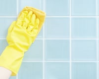 O jeito japonês de limpar azulejos do banheiro: TudoGostoso ensina método simples e sem produtos agressivos