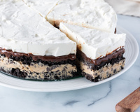 A melhor sobremesa para um dia quente: torta gelada de Bis bem chocolatuda!