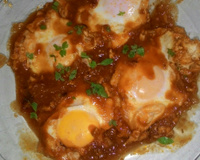 Ovo Pochê ao Molho de Tomate