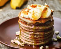 Panqueca americana de banana e canela