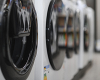 Na Suíça, você também liga a máquina de lavar, mas não quando quer: é assim que a lavanderia funciona em muitos apartamentos