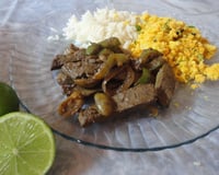 Iscas de fígado bovino ao shoyo