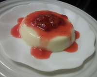 Sobremesa de Maria-mole com calda de morango