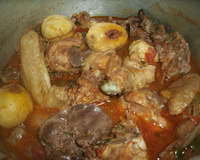 Macarrão com tomate seco e rúcula