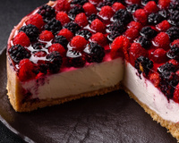 Sem glúten e sem forno: essa é a receita mais prática de cheesecake de frutas vermelhas que você vai encontrar