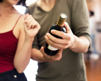 O significado oculto por trás das 7 características das pessoas que sempre levam vinho quando vão à casa de alguém