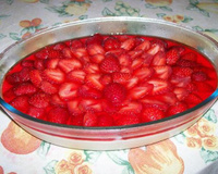 Gelatina ao creme com morangos: receita diferente e deliciosa