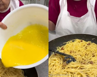 Como uma verdadeira nonna italiana faz espaguete à carbonara: não usa creme de leite e fica muito cremoso!