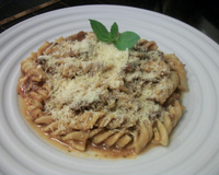 Macarrão expresso com calabresa e cenoura