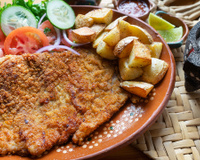 O segredo dos chefs para uma milanesa saborosa está em adicionar isso aos ovos e farinha