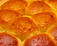 Esse pão de minuto que aprendi a fazer com a minha avó é fofinho igual uma nuvem e fica pronto muito rápido!