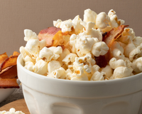 Aposto que você nunca fez uma pipoca salgada tão gostosa quanto essa de sabor bacon