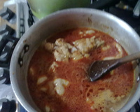 Frango com macarrão na mesma panela