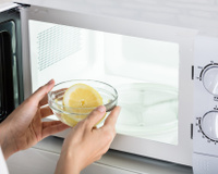 Como limpar utensílios de cozinha utilizando o limão