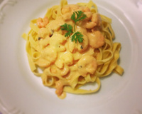 Talharim ao molho de camarão no vinho branco