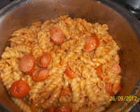 Macarrão com molho de salsicha