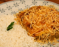 Esse fricassê de fraldinha com queijo gratinado ficou tão bom que ninguém acreditou que foi feito com sobra de carne