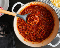 Nem açúcar, nem mel: esse ingrediente simples deixa o molho de tomate menos ácido e mais equilibrado