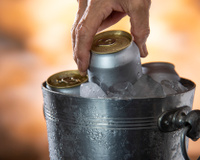 O melhor truque para gelar a cerveja em apenas 10 minutos