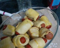 Enroladinho de salsicha assado fácil