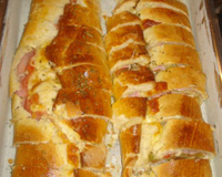 Pizza enrolada com recheio misto