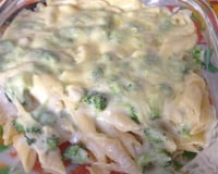 Macarrão com brócolis e bacon gratinado