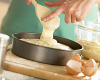 Comer massa de bolo crua faz mal?