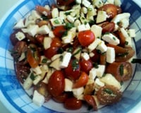 Salada de tomate cereja com queijo e maçã (light)