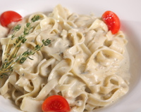 Macarrão ao molho de gorgonzola