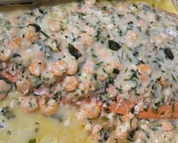 Macarrão com salmão e camarão