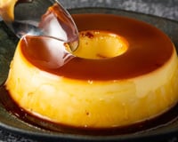 Essa receita do TudoGostoso prova que é possível fazer um pudim de pão lisinho e leve igual ao tradicional