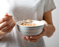 Nutricionista renomada explica por que a aveia é o melhor alimento para reduzir o colesterol se consumido nessa quantidade