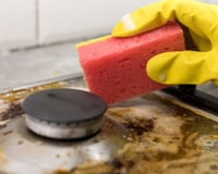 Adeus gordura acumulada: aprenda com o TudoGostoso como limpar o fogão usando percarbonato de sódio