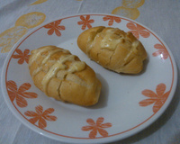Pão francês assado com creme de alho