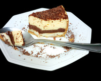 Torta de maracujá com chocolate meio amargo e branco