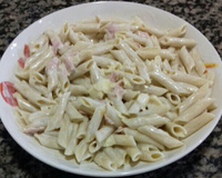 Macarrão com presunto e queijo