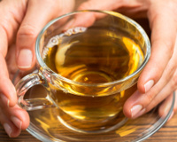 Chá da juventude é uma explosão de antioxidantes para a sua pele: beba pela manhã e veja efeitos nas rugas e nos cabelos também!