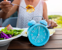 Qual é o intervalo ideal entre as refeições? Especialista explica de quanto em quanto tempo você deve comer