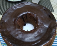 Bolo de chocolate com cobertura
